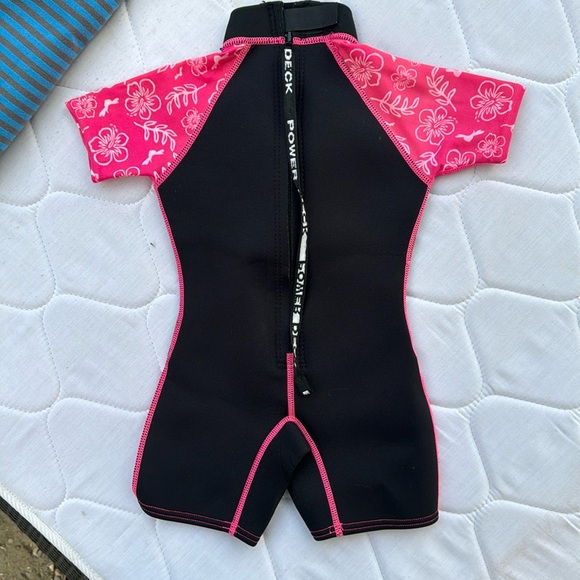 NWT Child size 2 wetsuit 🌺 - Picture 3 of 4